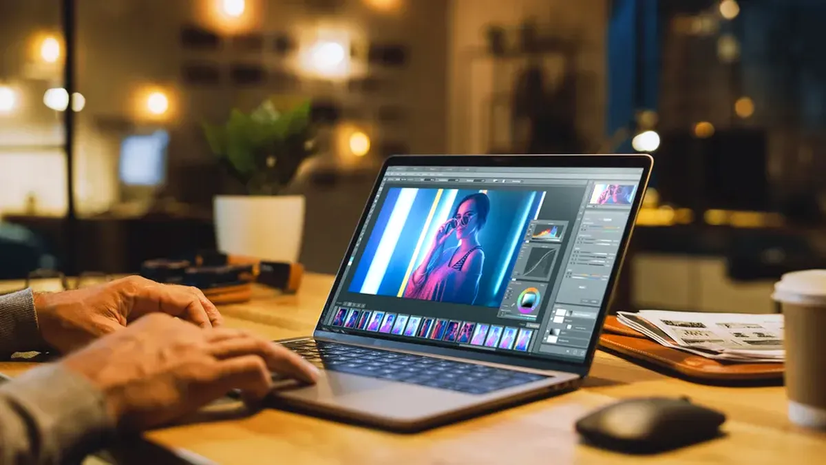 Cele mai bune laptopuri pentru editare foto în 2025: Dispozitive puternice și accesibile pentru designeri și fotografi