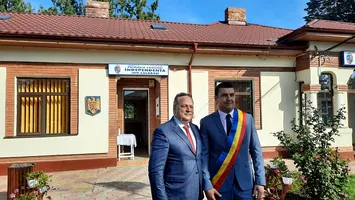 Un primar din România a anunţat că își reduce salariul și taie indemnizațiile din primărie. Vrea să renunţe şi la viceprimar