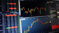 Bursa de Valori București recuperează o parte din prăbușirea de luni. BET a crescut cu 1,03%, dar rulajul s-a redus puternic