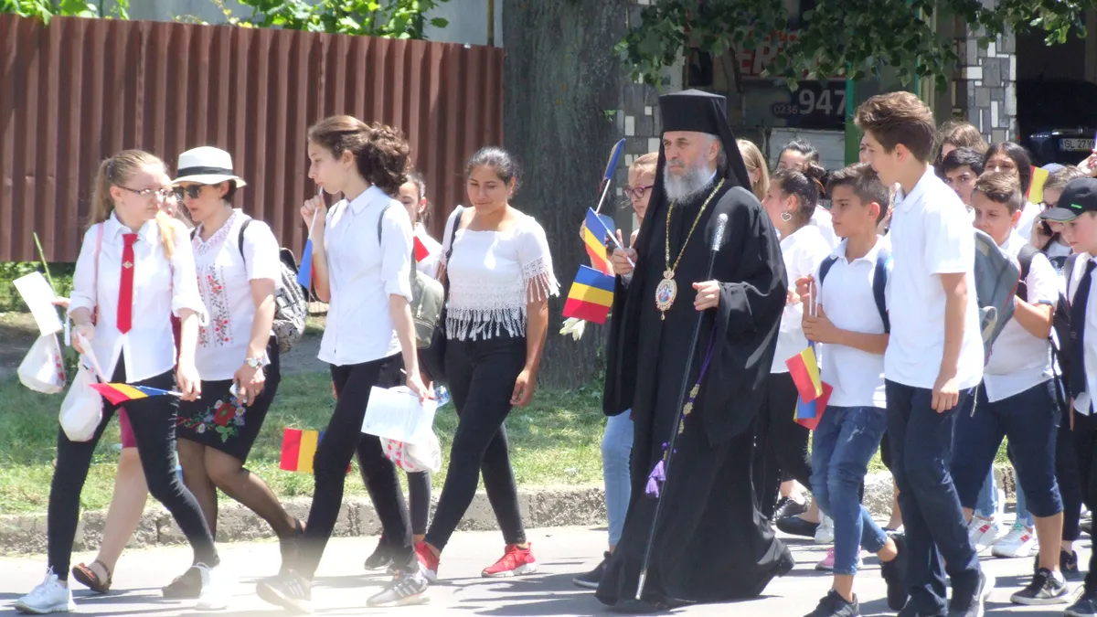 Peste o mie de gălățeni au participat la Procesiunea de pomenire a Eroilor