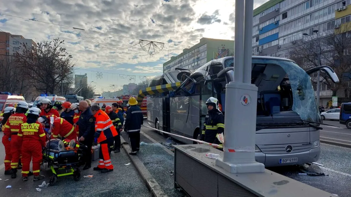 Accident grav la pasajul Unirii. 19 persoane au fost rănite (Galerie foto)
