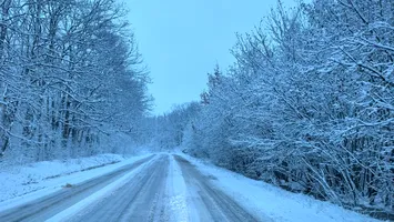 Iarna lovește cu putere România. Drumuri închise, tiruri blocate și restricții de trafic în mai multe județe