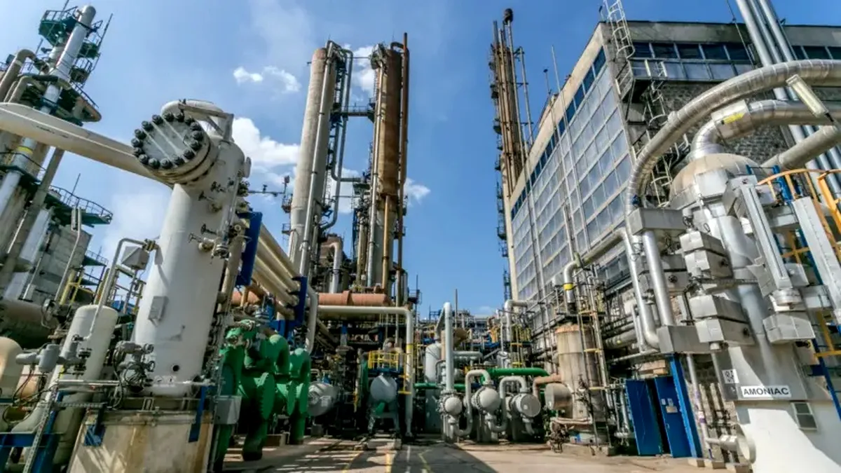 Azomureș scapă de prăbușire: combinatul vital pentru fermierii români poate fi repornit prin Romgaz