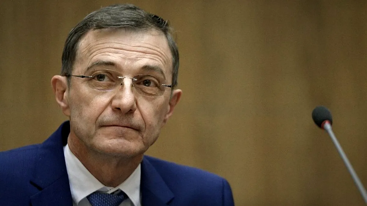 PENIBIL. Președintele Academiei Române și 12 decani de la Istorie au ajuns să facă petiție online pentru ca ministrul Educației să reintroducă Istoria Românilor
