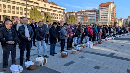 Tradiție vie în inima Harghitei: Sfințirea bucatelor de Paștele Catolic la Miercurea-Ciuc