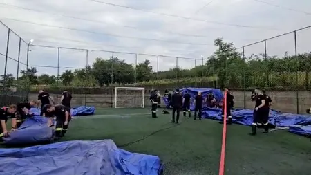 Mobilizare pentru sinistrații din Vaslui și Galați. Un teren de fotbal devine tabără pentru cei afectați de inundații