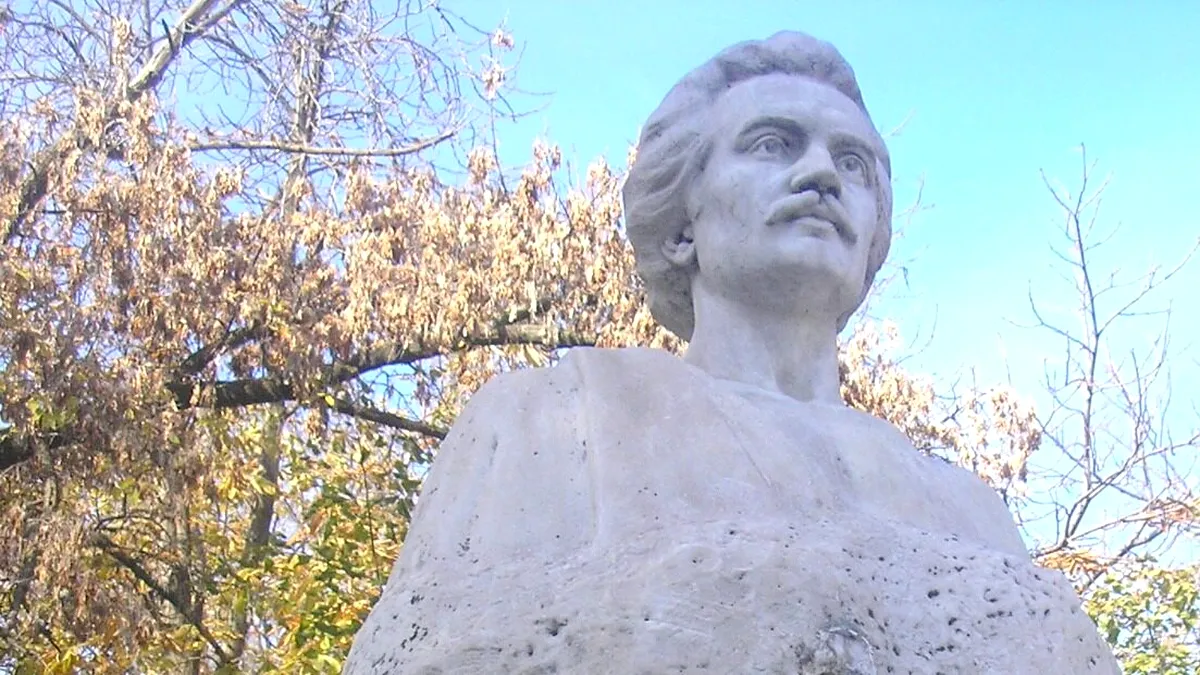 Prima statuie a lui Eminescu, distrusă de intemperii. Avertizările specialiștilor, tratate cu indiferență de Primăria Galați