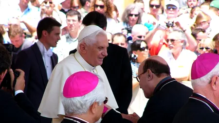 Fostul Papă Benedict recunoaște erorile în gestionarea cazurilor de abuz sexual comise de preoți din subordinea sa