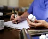 Medicamentul despre care nu mulți români știau că le scurtează viața. Este des folosit și multe persoane îl au în casă
