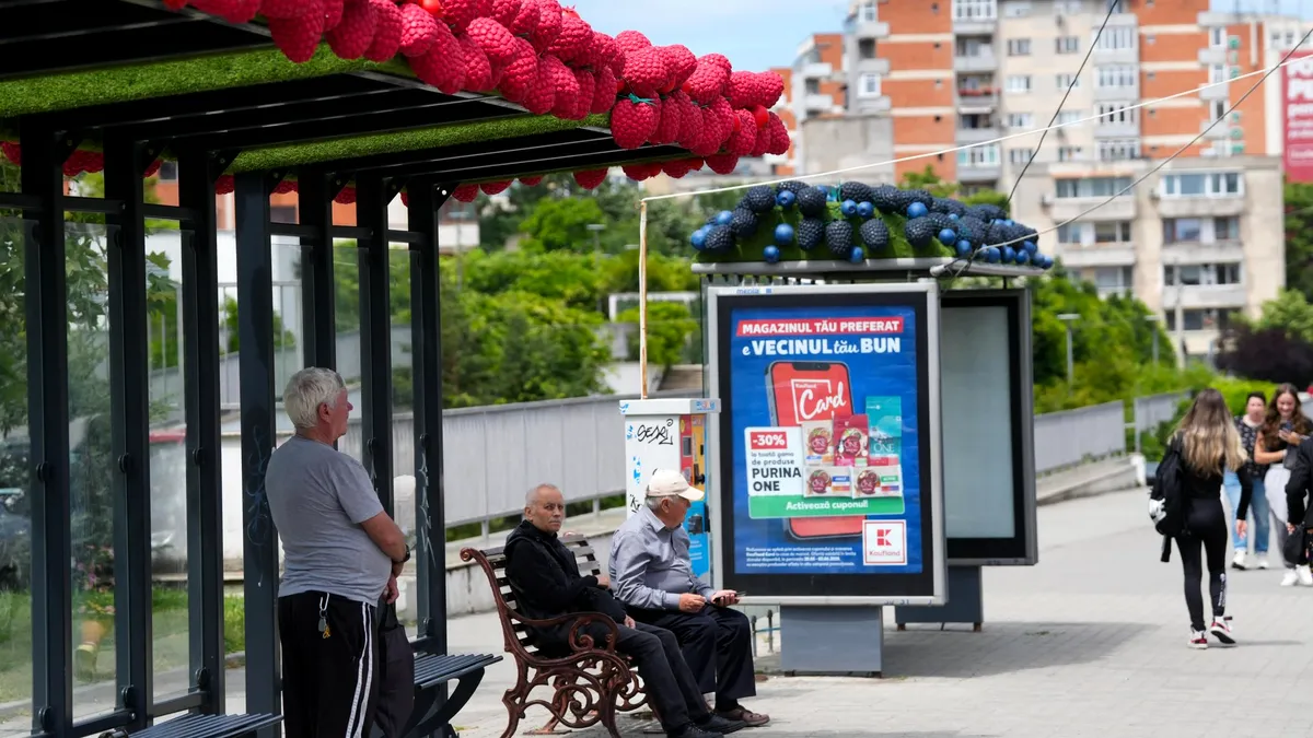 Ultima fiță de la Craiova! Stații de autobuz cu butaforii de la Târgul de Paște