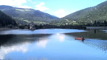 Mii de metri cubi de deșeuri scoase de la lacul Izvorul Muntelui în trei săptămâni de ecologizare