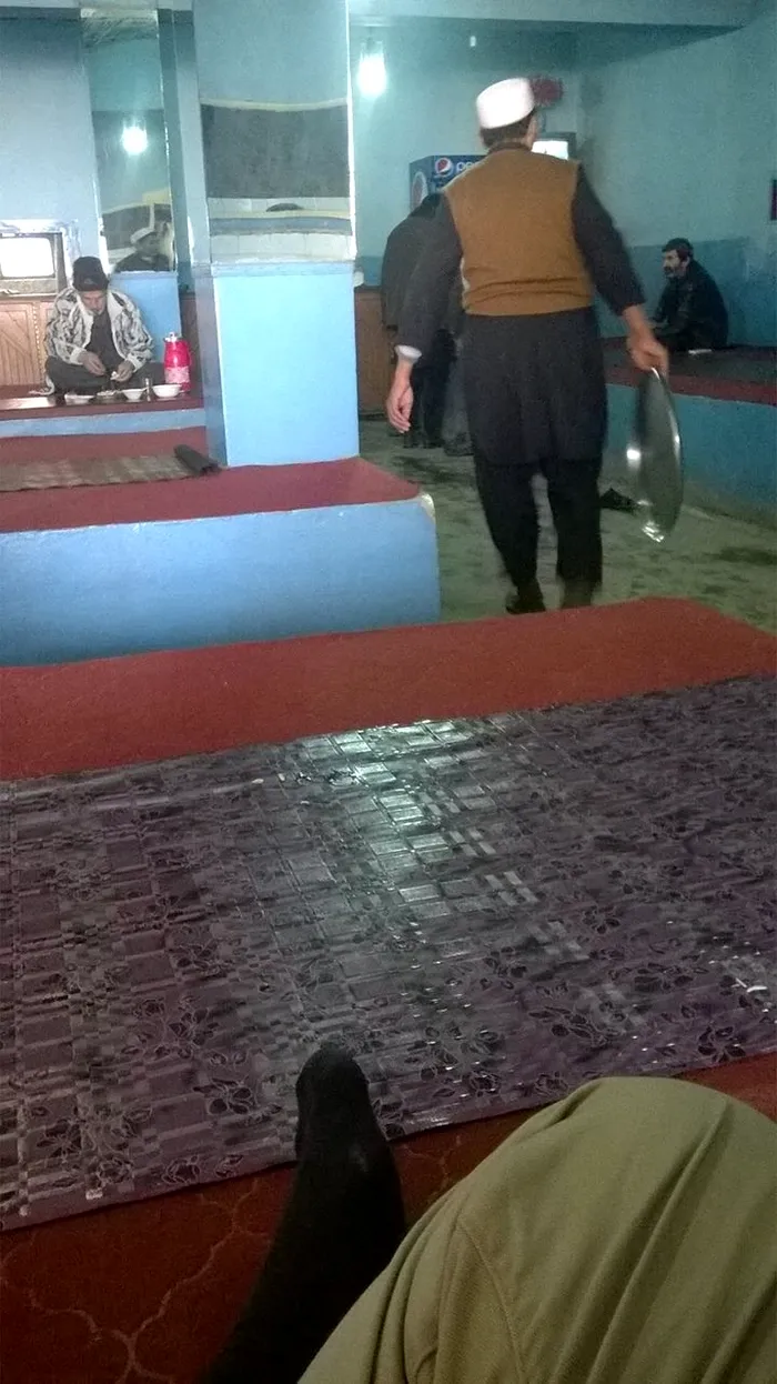 Prânzul într-un caravanserai din Afganistan