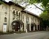 Cu ce preţ se vinde un hotel monument istoric, ce avea cinematograf încă din anii ’20 (FOTO)