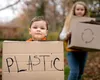Cum îi putem proteja pe copii de toxinele ascunse în plastic