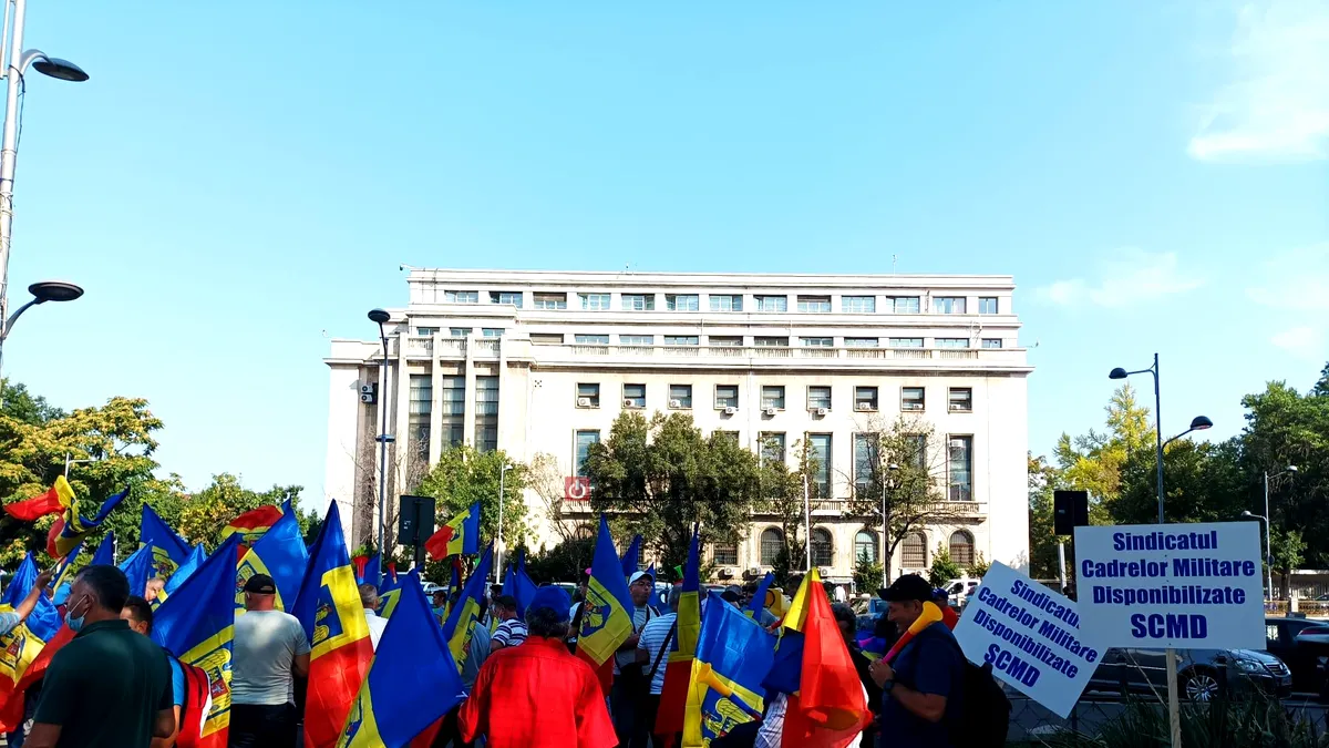 Protest al sindicaliștilor de la Cartel Alfa în timpul Congresului PNL