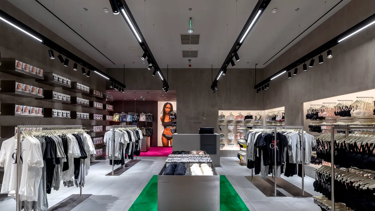 Pentru iubitorii de fashion si nu numai: S-a ivit un nou magazin „de firmă” în București