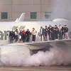 O aeronavă American Airlines a luat foc pe aeroportul din Denver (Video)