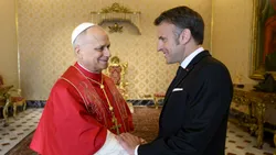 Macron, în vizită la Papa Leon al XIV-lea: ce cadouri a adus la Vatican