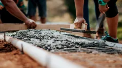 Taxa de carbon lovește șantierele. Construcțiile se scumpesc din 1 ianuarie 2026