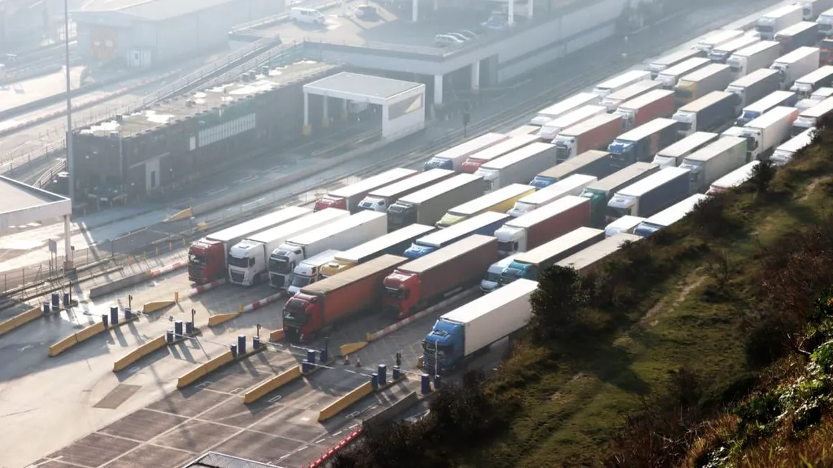 Peste 4.500 de camioane au traversat Canalul Mânecii după ce Franța a ridicat blocajul