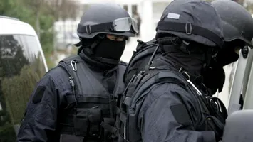 Familie călcată în zori de „mascați”, din greșeală