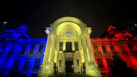 Palatul CEC, iluminat în culorile Tricolorului, de Ziua Națională a României