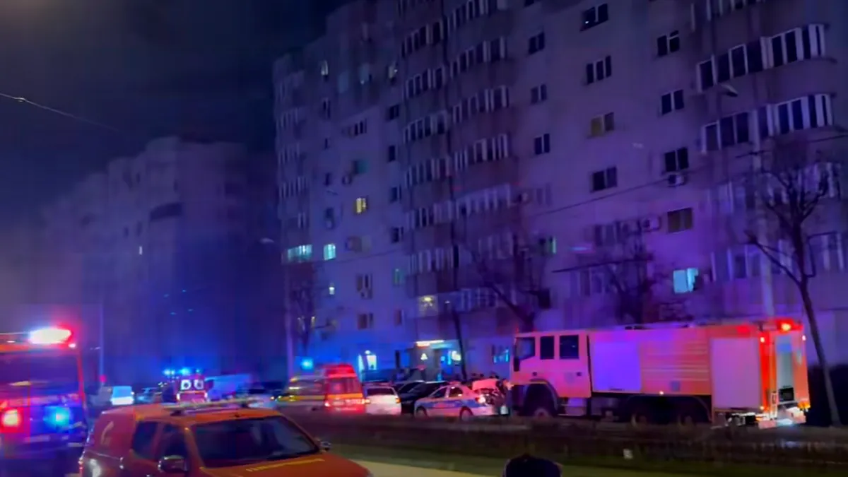 Incendiu mortal într-un bloc de pe Calea Vitan: o persoană a murit, 13 au fost evacuate
