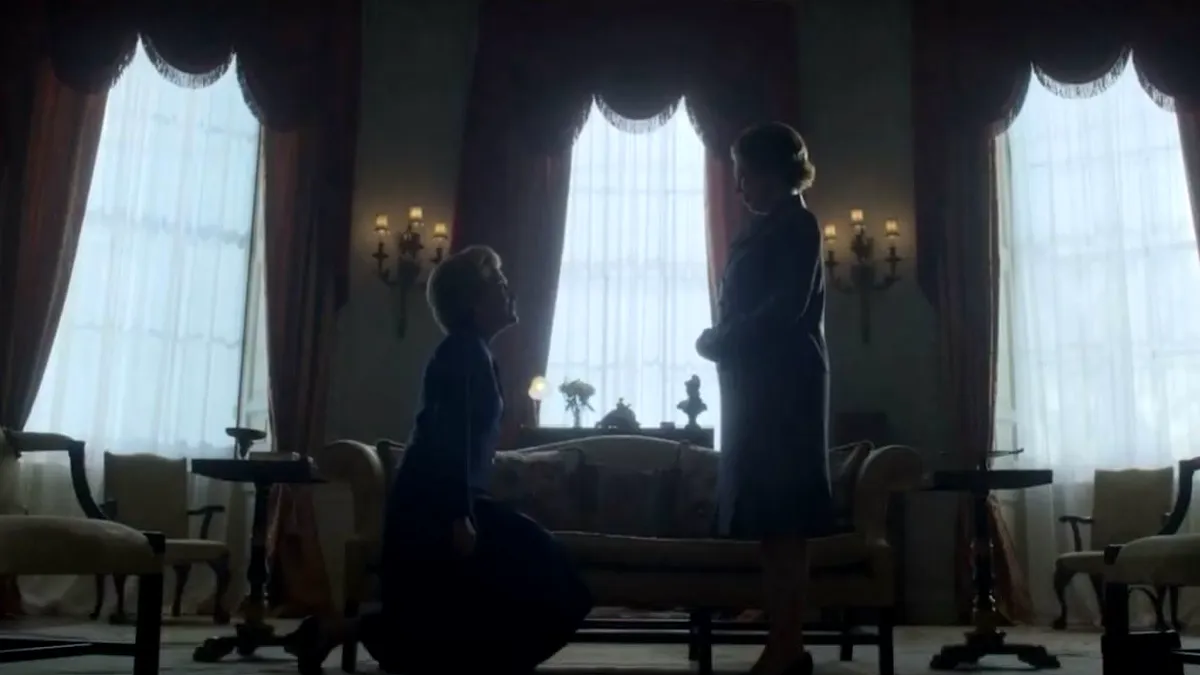„The Crown” | Primele imagini cu actorii care îi interpretează pe prinţesa Diana şi prinţul Charles (FOTO)