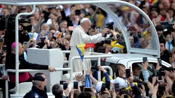România, cu capul plecat. Doliu național în ziua înmormântării Papei Francisc