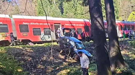 O mașină cu doi angajați ai Ambasadei Indiei, lovită de un tren pe Valea Prahovei. Nu sunt victime