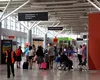 Haos pe aeroport din cauza unor drone. Mii de călători s-au trezit cu zborurile anulate