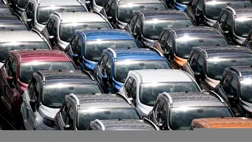 Trump lovește industria auto globală: tarif suplimentar de 25% pentru mașinile și piesele auto importate