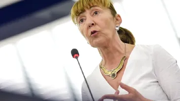 Monica Macovei acuză „Blitzkrieg-ul” politic, dar vine din epoca execuțiilor cu reflectoar