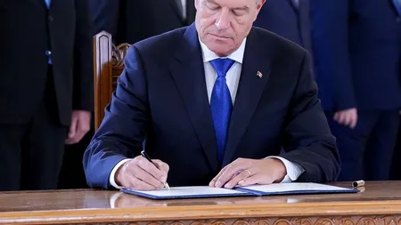 Un bărbat i-a cerut lui Iohannis stiloul cu care semnează documentele oficiale, cadou de ziua lui