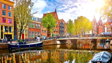 Marile orașe europene introduc taxe turistice din 2024