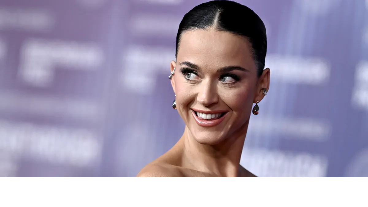 Cântăreața Katy Perry călătorește în spațiu. Pleacă cu racheta lui Jeff Bezos