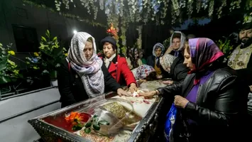 Taina veșmintelor Sfintei Parascheva. De ce se schimbă de cinci ori pe an și cum are loc ritualul