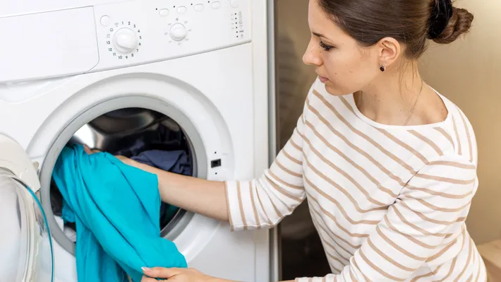 Specialiștii avertizează: de ce nu este bine să pornești imediat mașina de spălat după un program