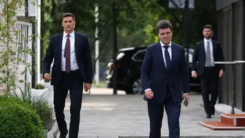 Ionuț, SPP-istul care face furori lângă Nicușor Dan. Ce salariu are bărbatul devenit viral