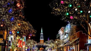 Bistrița se aprinde în lux: peste un milion de lei pentru luminițele de Crăciun din 2025