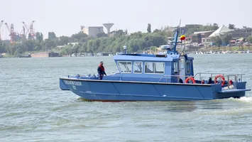 Incident în Deltă: Ambarcaţiune avariată