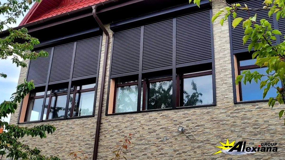 Cu ce ies în evidență rulourile exterioare pentru ferestre de la Alexiana Group, fără să ne uităm la preț?
