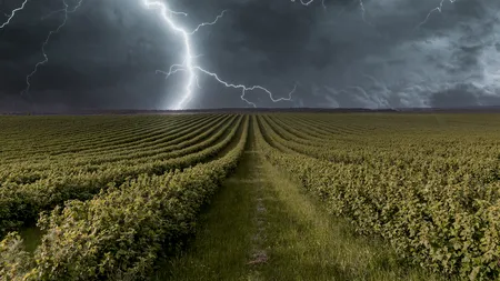 Fenomene meteo extreme în România. Se anunță furtună electrică