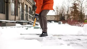 Curățenia pe trotuare, obligatorie: fără zăpadă și gheață. Ce amenzi au primit proprietarii din București