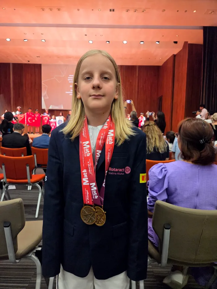 Încă o performanță de excepție a elevului olimpic din Caracal. A luat aurul la un nou concurs internațional de matematică