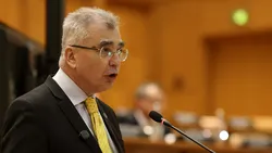 UPDATE: Moțiunea PSD-AUR, prezentată în plenul reunit al Parlamentului. Peiu: Ajunge! Oprim experimentul Bolojan! (VIDEO)