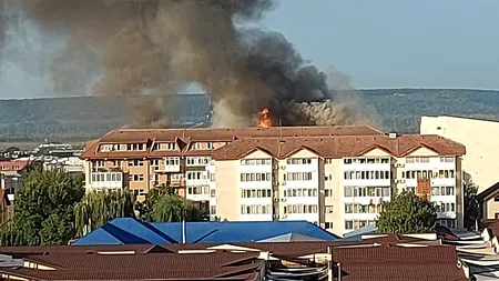 Cinci blocuri din Craiova au luat foc. Locatarii au sărit la pompieri să îi bată