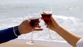 Investitorii anticipează că românii vor sărbători o perioadă. Acţiunile unui mare producător de vin, evoluţie demidulce la Bursă