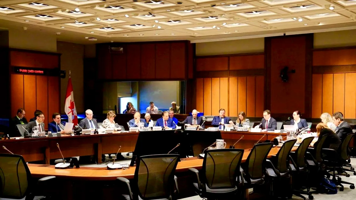 Trădarea zguduie și Parlamentul canadian
