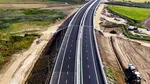 Se circulă pe autostradă din București până la Bacău. Ce se întâmplă cu loturile care pierd banii europeni